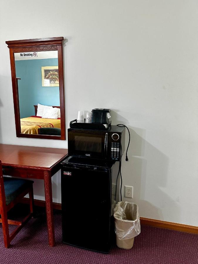 Attica Inn Bagian luar foto