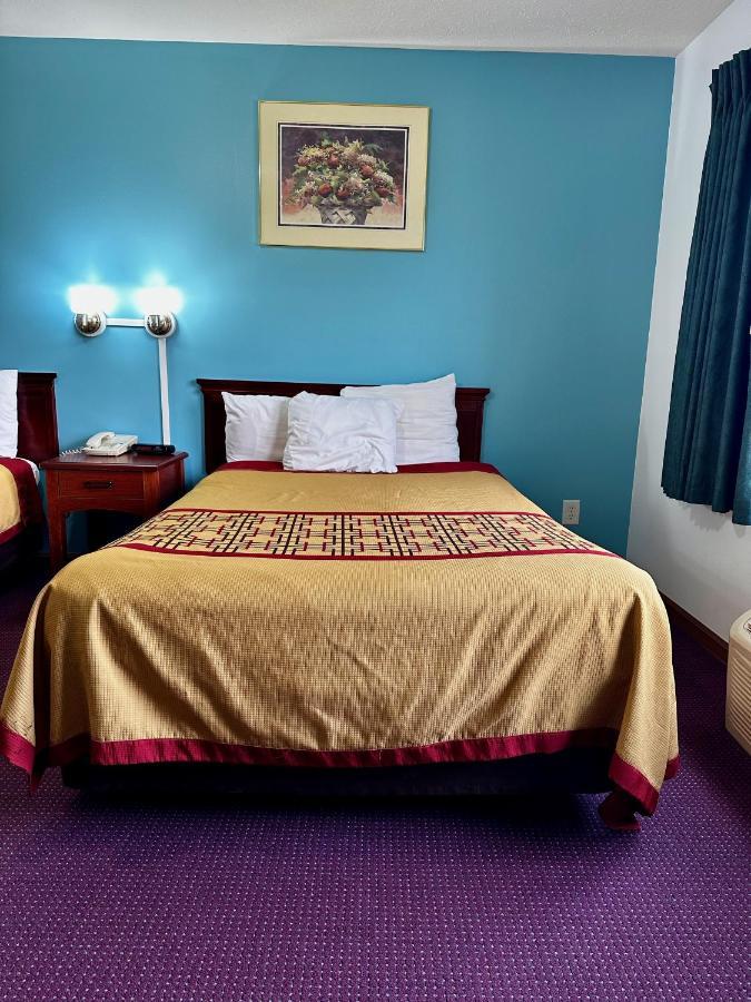Attica Inn Bagian luar foto