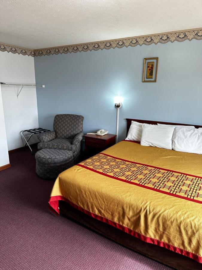 Attica Inn Bagian luar foto
