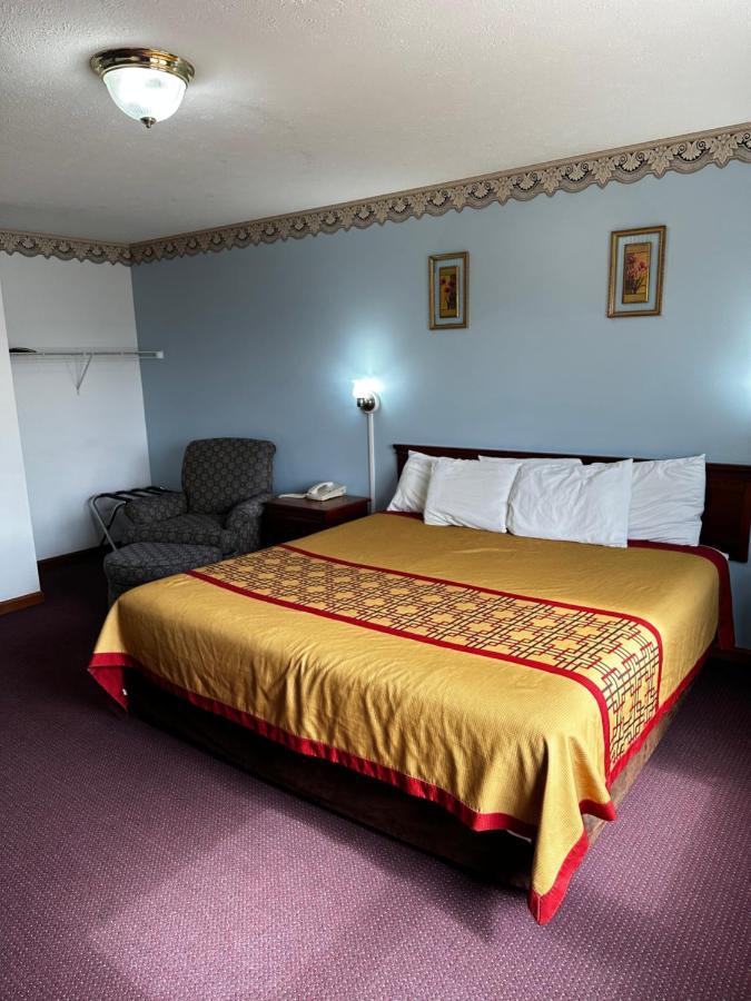 Attica Inn Bagian luar foto